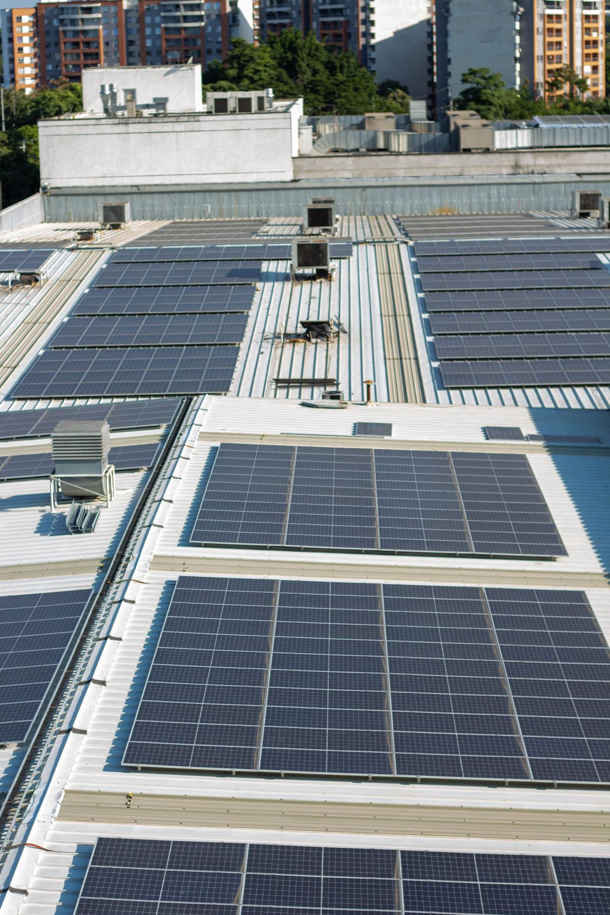 Photovoltaik auf urbanen Gewerbedächern